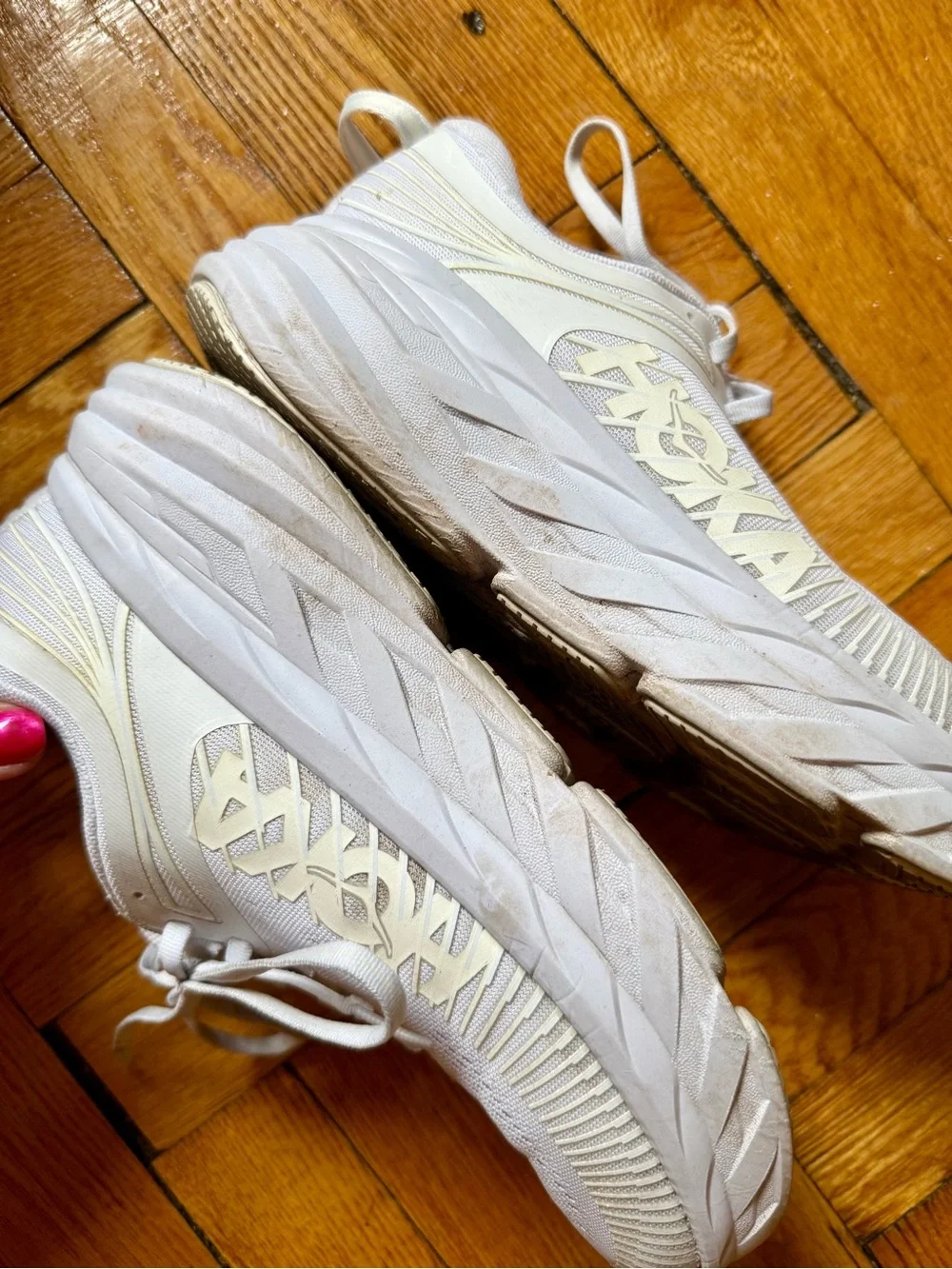 Hoka all white Bondi 7 Women’s 8.5 - Picture 6 of 10
